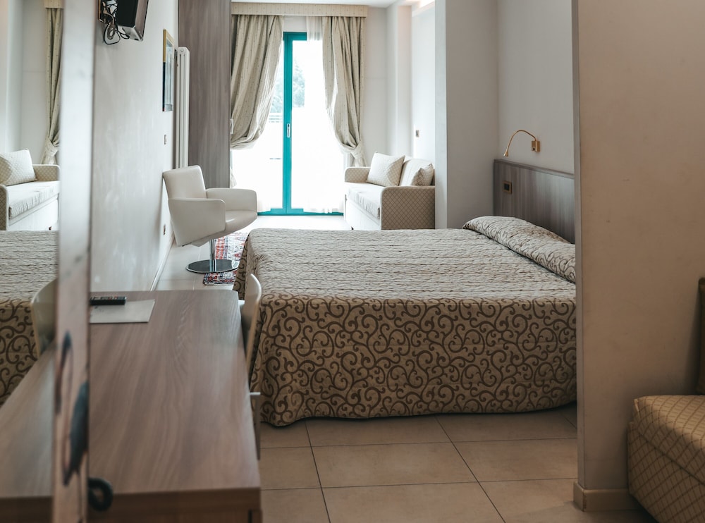 Family Room, Terrace photo 2