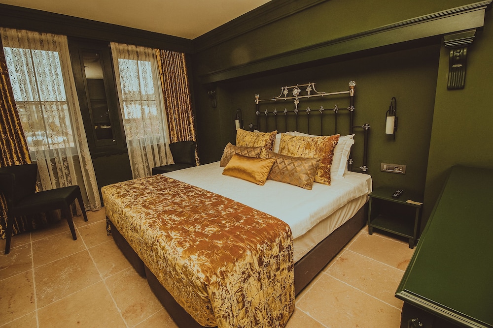 Design Room, 1 King Bed