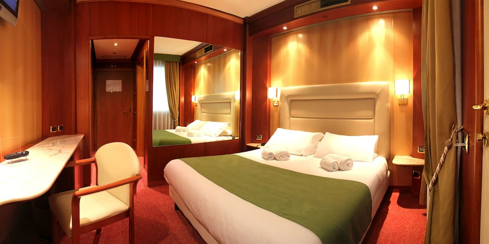 Classic Room, 1 King Bed - Photo 3