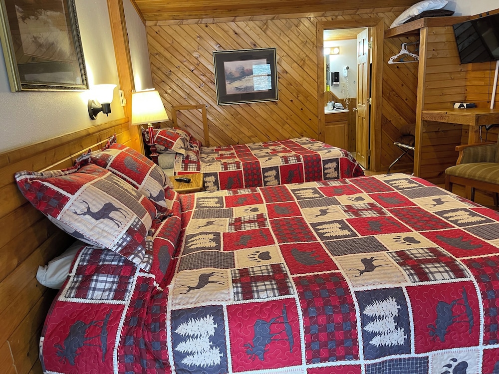 Comfort Single Room, 2 Queen Beds (Unit #17) photo 1