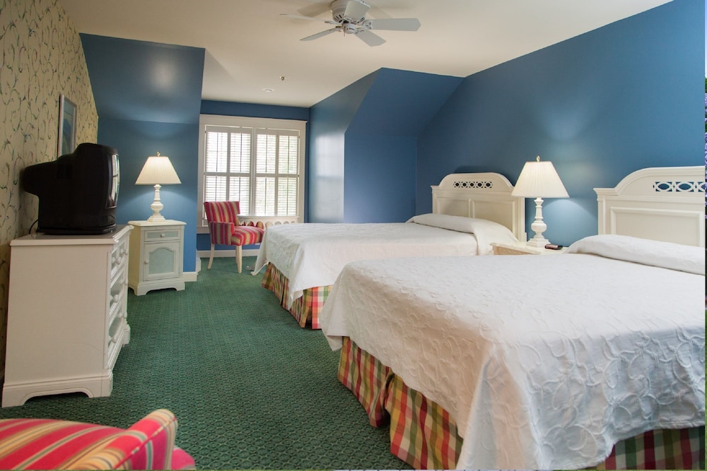 Room, 2 Queen Beds, Harbor View photo 1