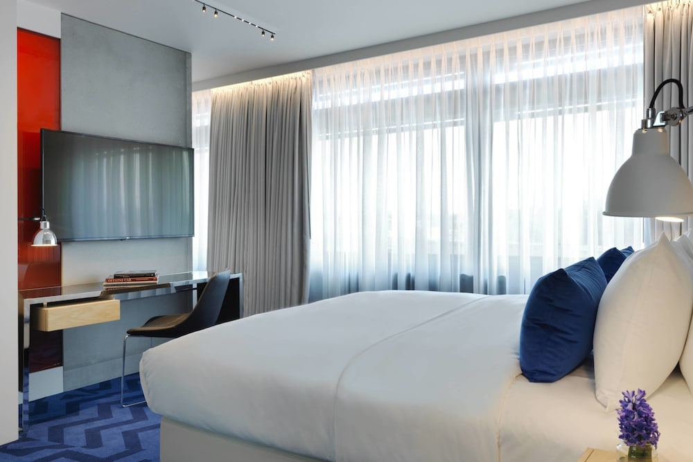 Junior Suite, 1 King Bed photo 2