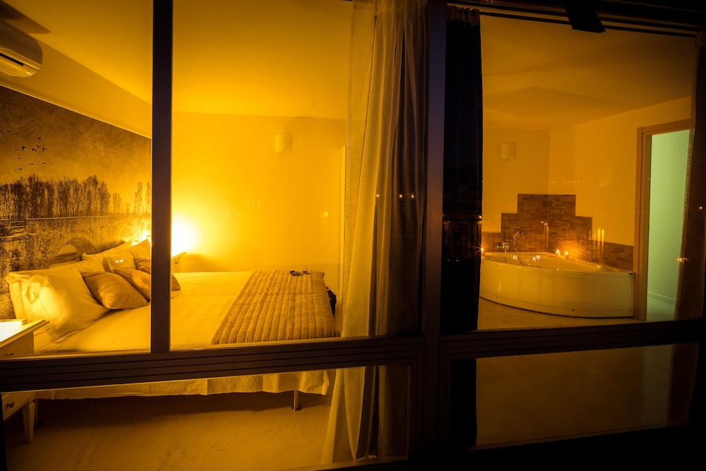 Luxury Room, Jetted Tub, City View photo 1
