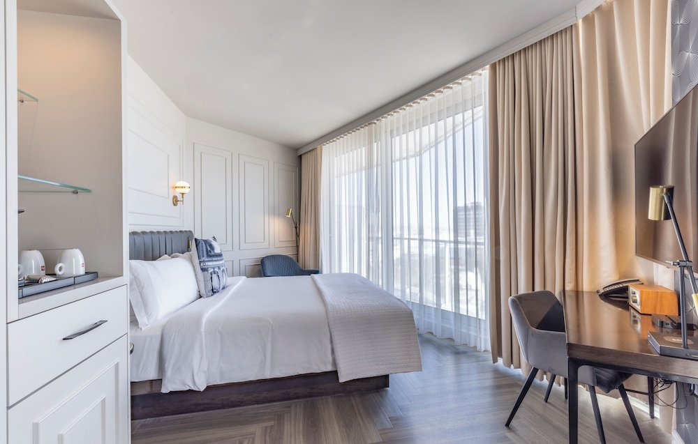 Room Citadine with King Bed, Balcony and Old Quebec View - Photo 5
