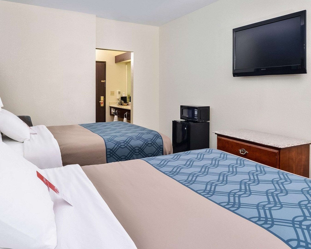 Standard Room, 2 Double Beds, Non Smoking - Photo 2