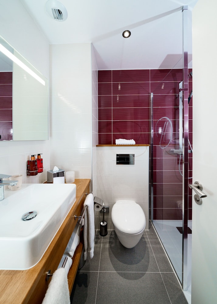 Suite, 1 Bedroom - Photo 4