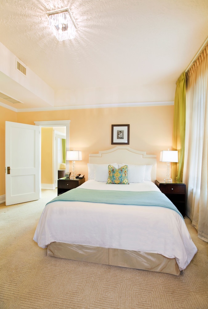 Premier Suite, 1 Queen Bed - Photo 1