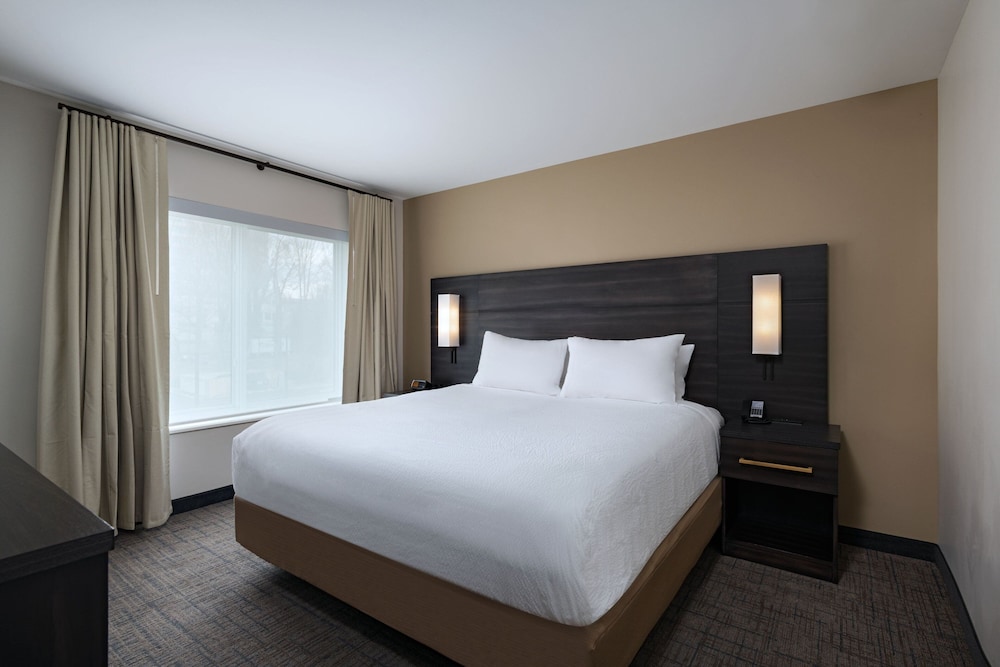 Suite, 1 Bedroom - Photo 1