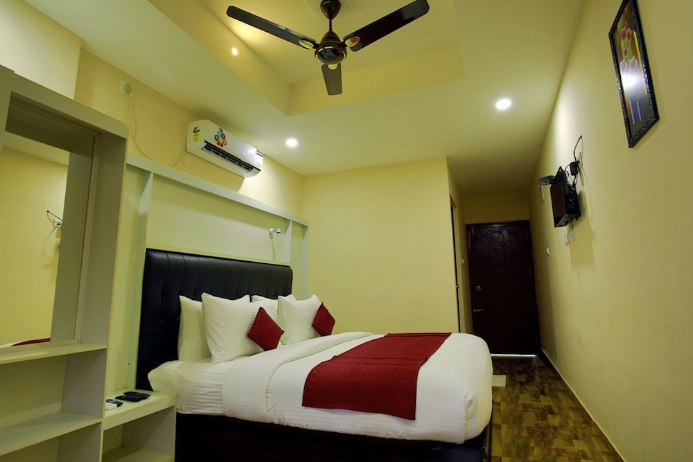 Deluxe AC Double Room photo 3