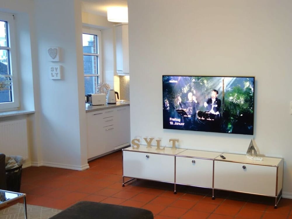 Apartment photo 2