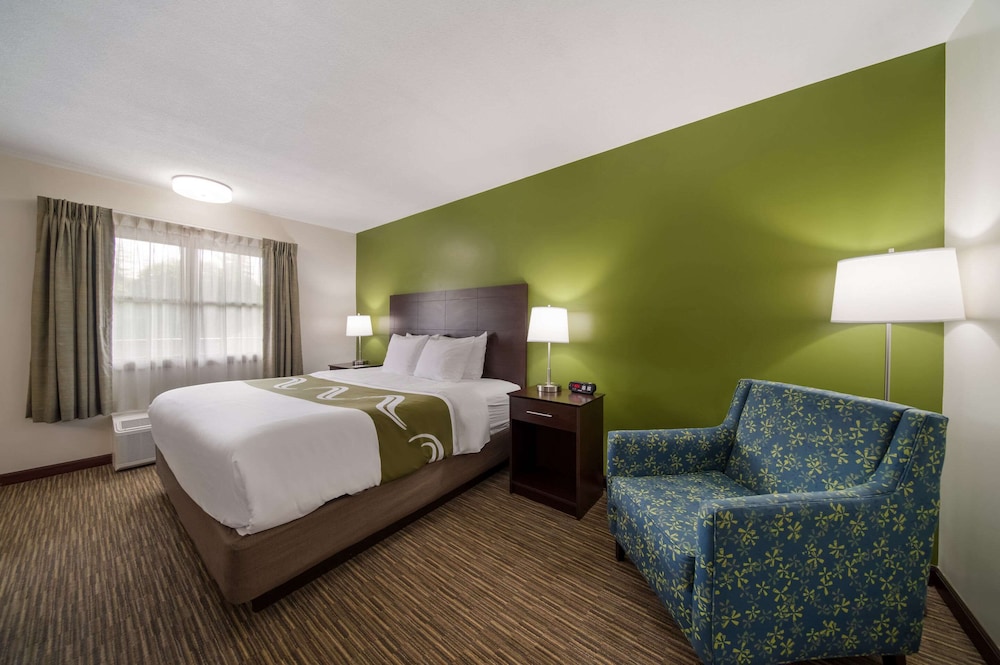 Standard Room, 1 King Bed, Non Smoking - Photo 4