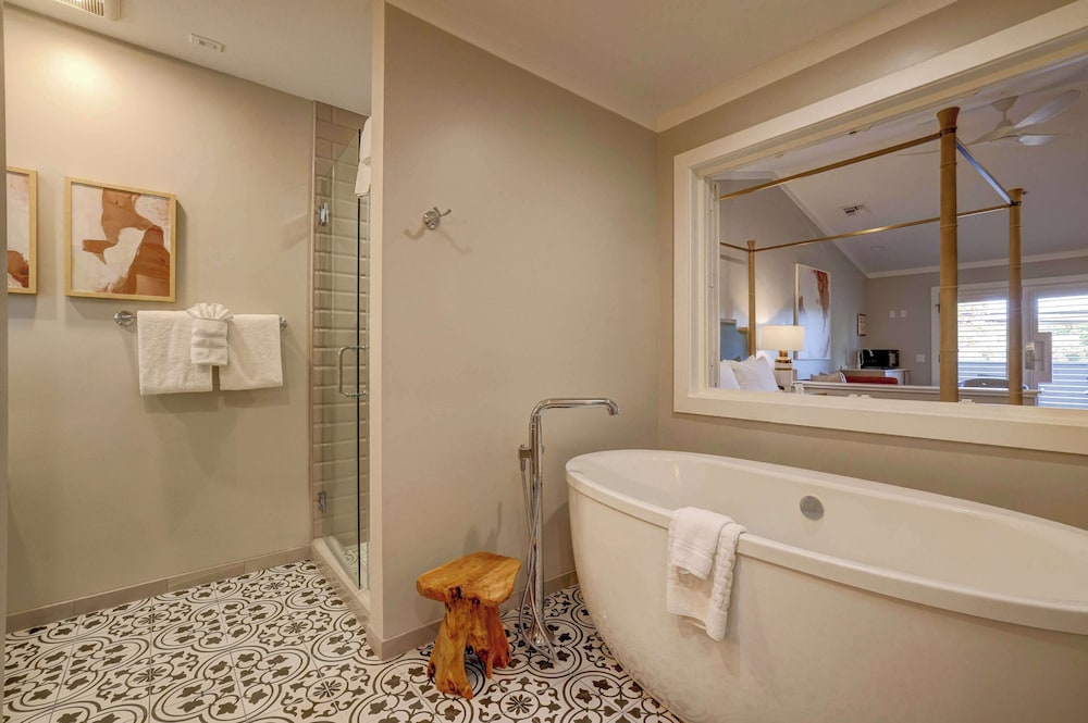 Suite, 1 Bedroom - Photo 4