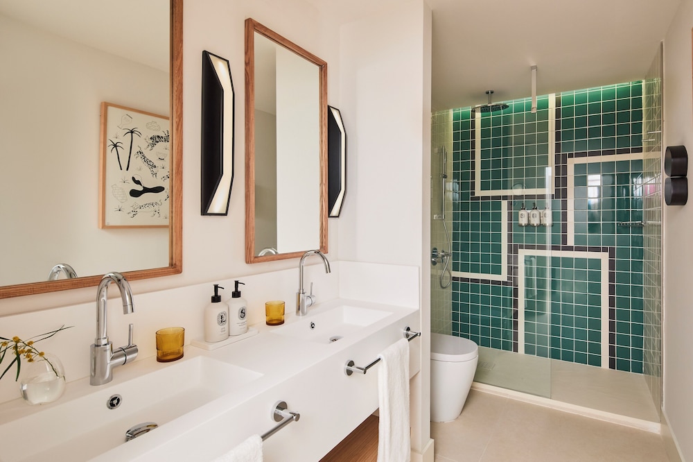 Suite (Marbella)