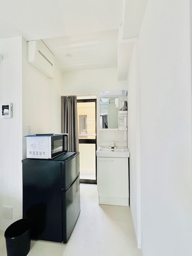 Basic Twin Room, Non Smoking, City View photo 2