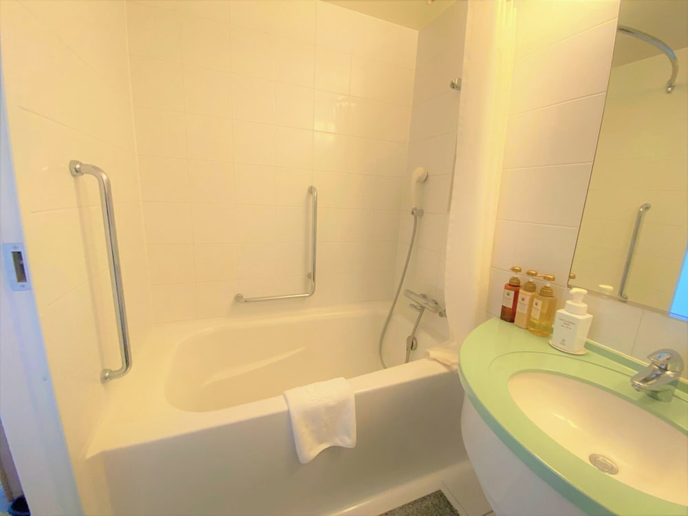 Standard Triple Room, Multiple Beds, Non Smoking - Photo 10