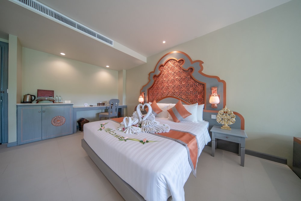 Deluxe Room with Pool Access photo 1