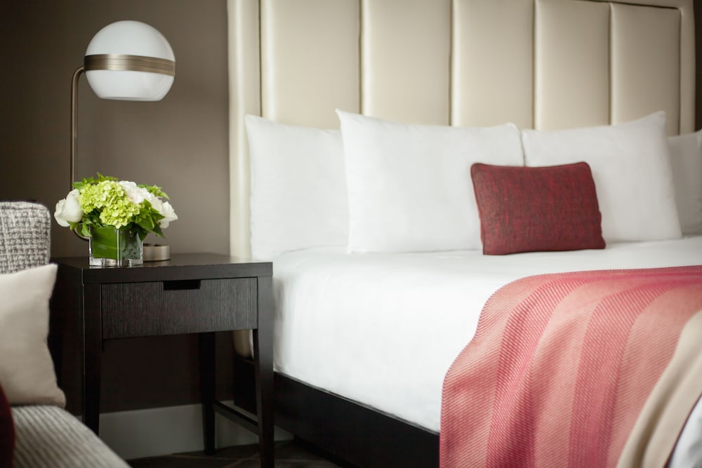Room, 1 King Bed (Kenmore) - Photo 2