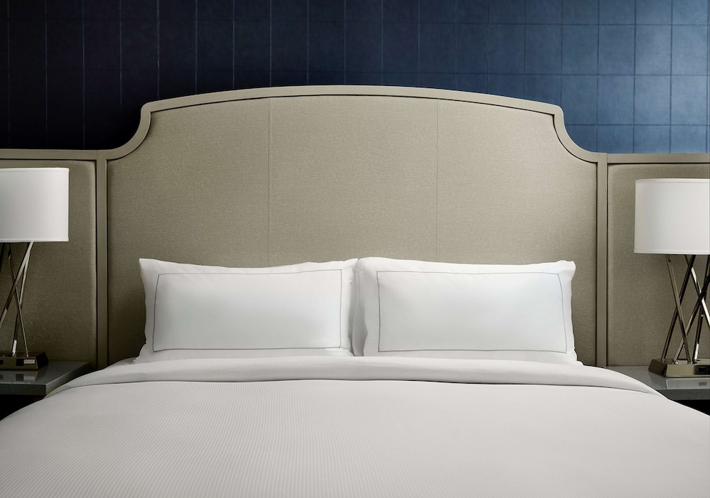 Room, 1 King Bed, Accessible (Roll-In Shower) - Photo 1