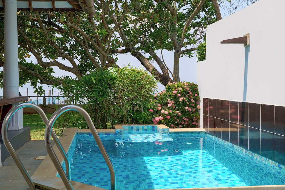 Lakefront Luxury Villas with Plunge Pool photo