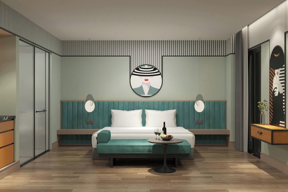 Solarium King Suite