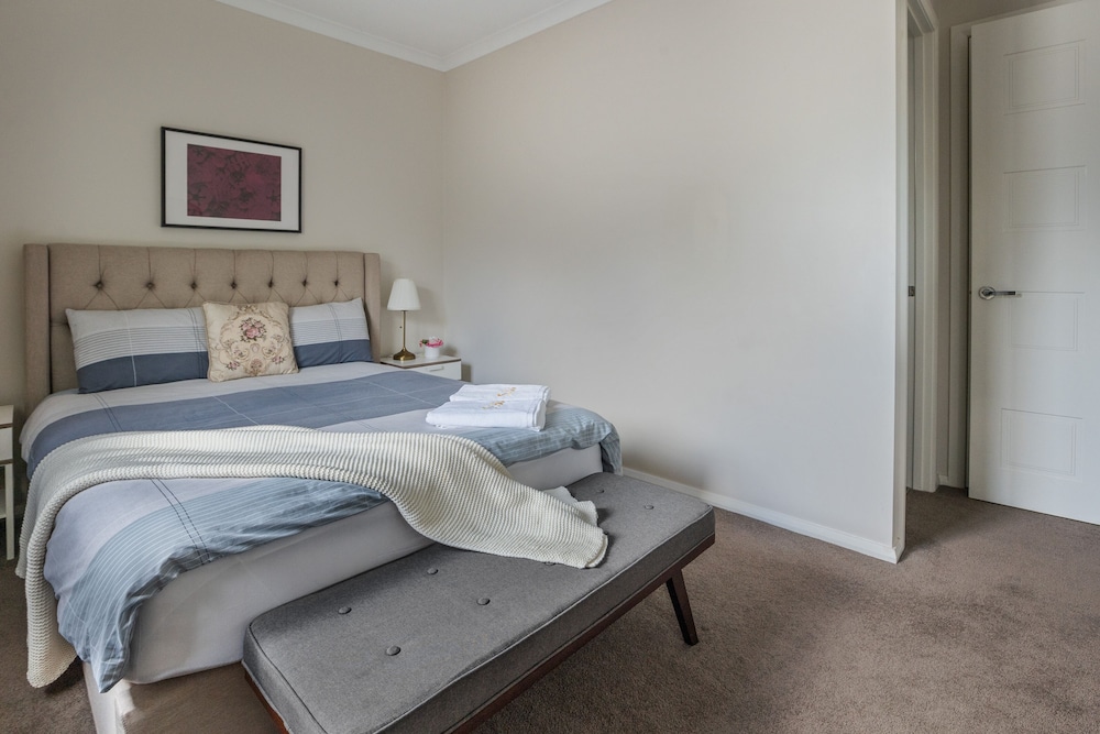 Comfort Townhome, 4 Bedrooms photo 3