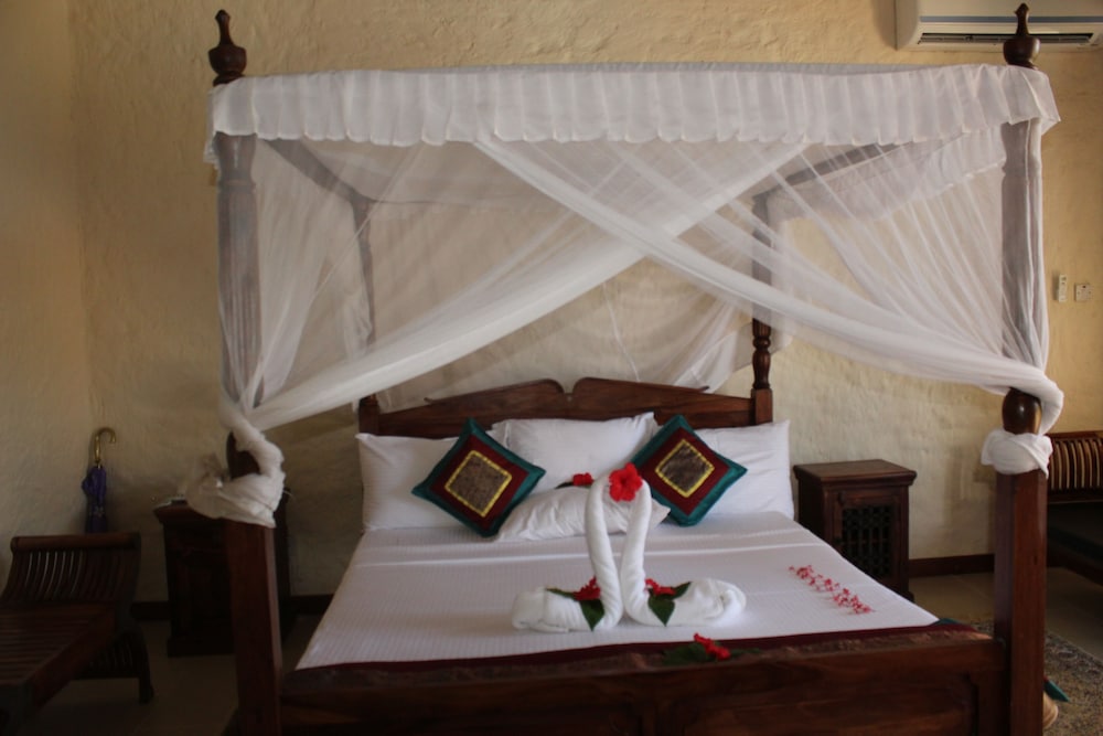 Double or Twin Room, Patio, Partial Ocean View (Salme)
