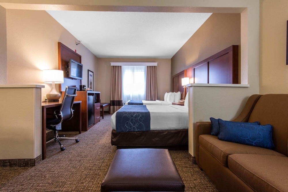 Suite, Multiple Beds, Accessible, Non Smoking photo 1