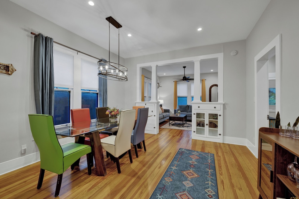 House, Multiple Beds, Pool Access, Pool View (381 Tolle St)