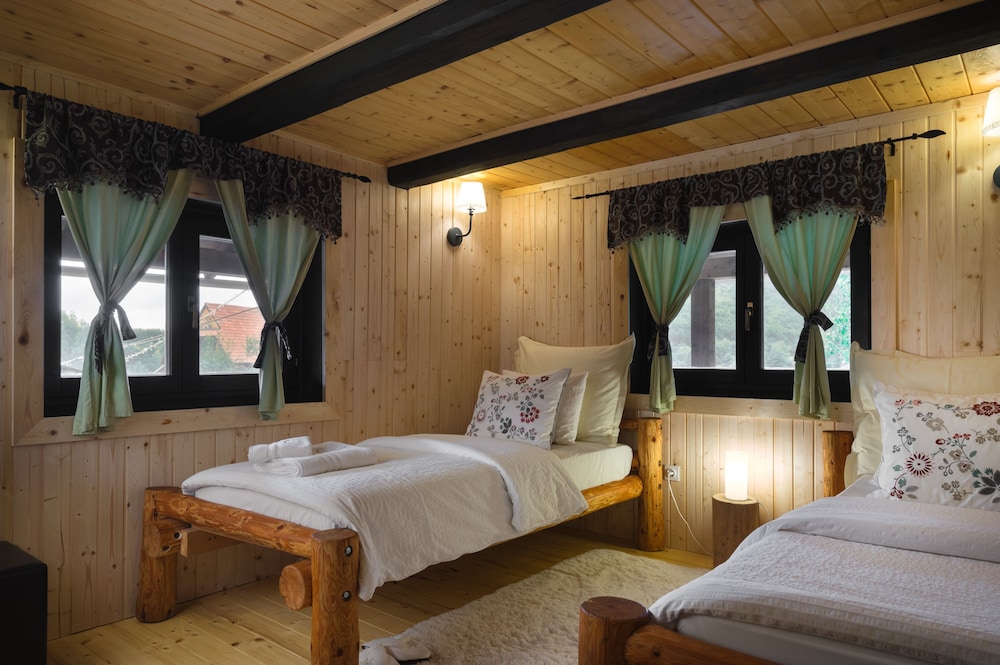 Luxury Chalet, 2 Bedrooms, Pool Access, Mountain View photo 2