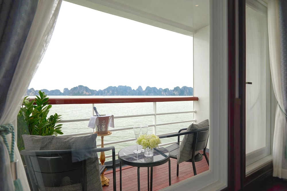 Grand Executive Cabin, Balcony (2 Days 1 Night) - Photo 5