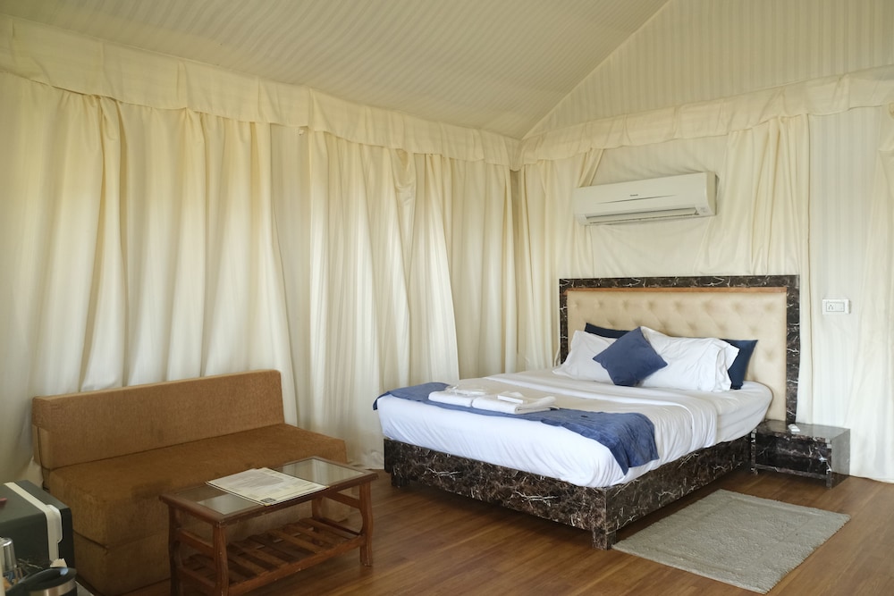 Lake View Luxury Tent