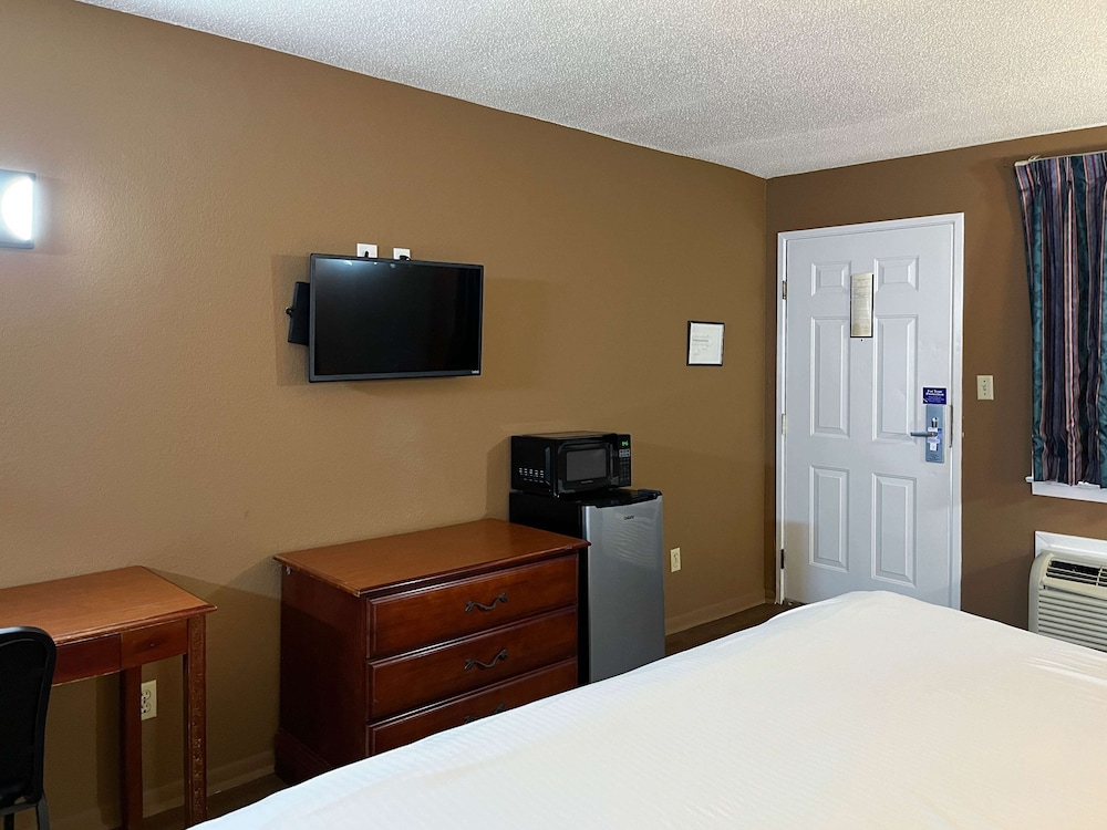Deluxe Room, 1 King Bed, Non Smoking photo 1