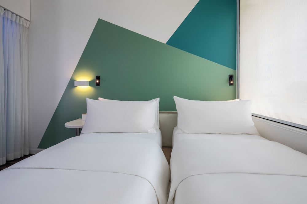 Room, 2 Twin Beds - Photo 5