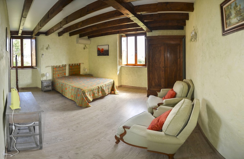 Double Room, 1 Queen Bed photo 3