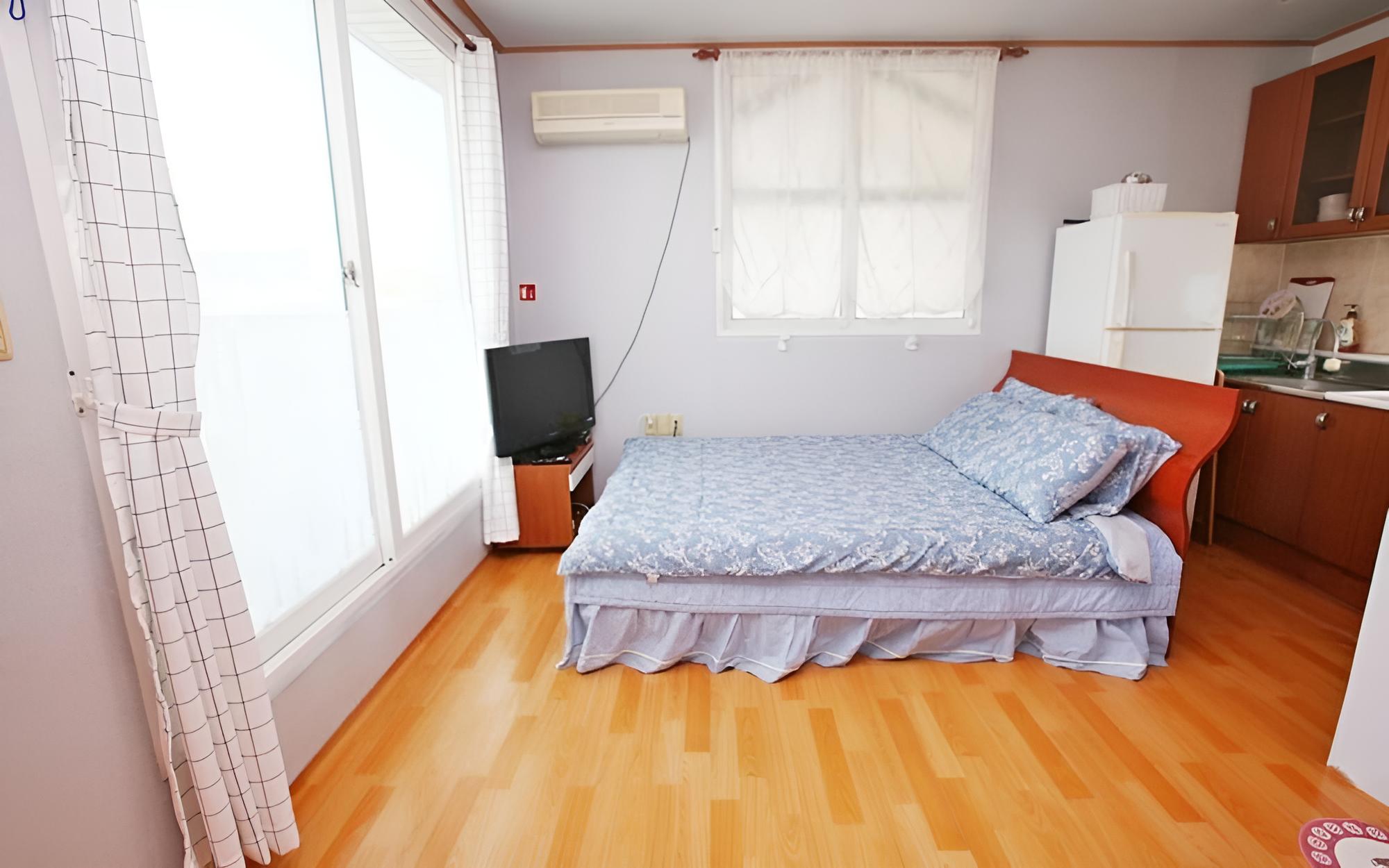 Room (Hyun's House)