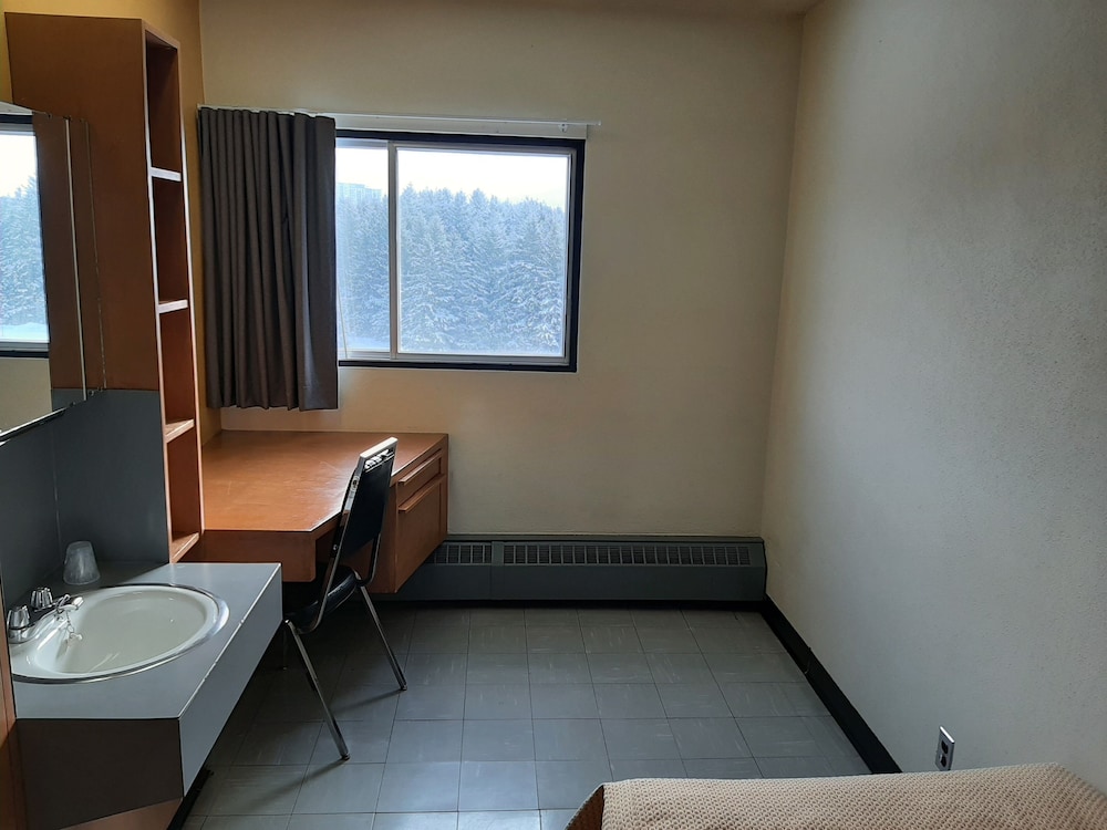 Standard Room, 1 Twin Bed, Shared Bathroom photo 2