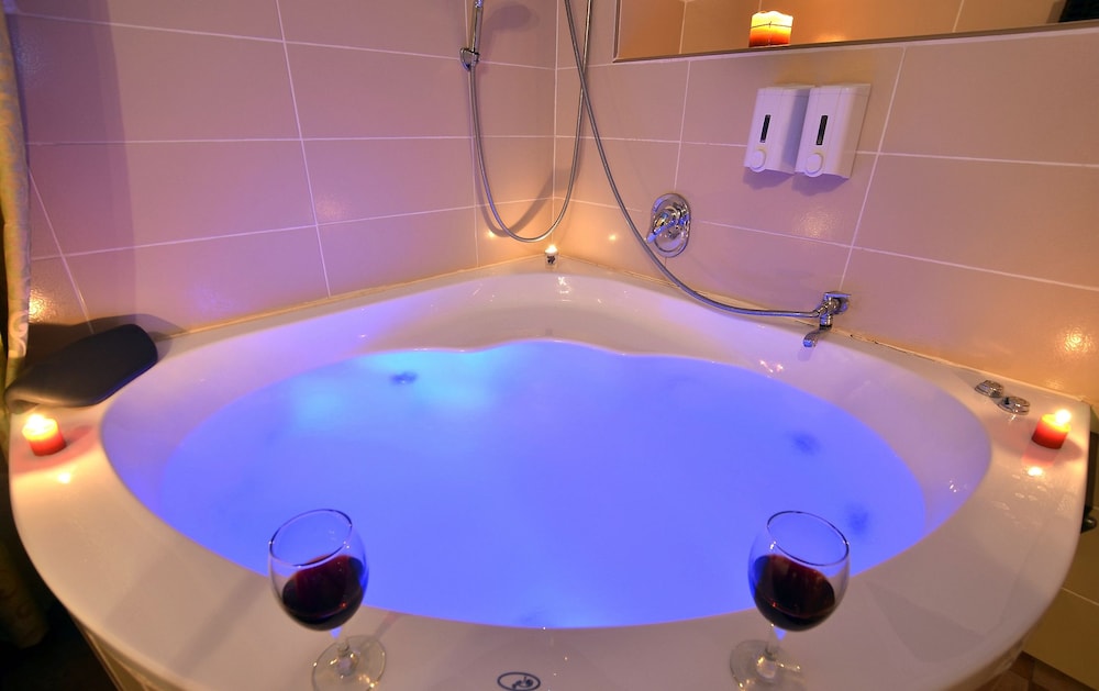 Superior Suite, Jetted Tub photo 1
