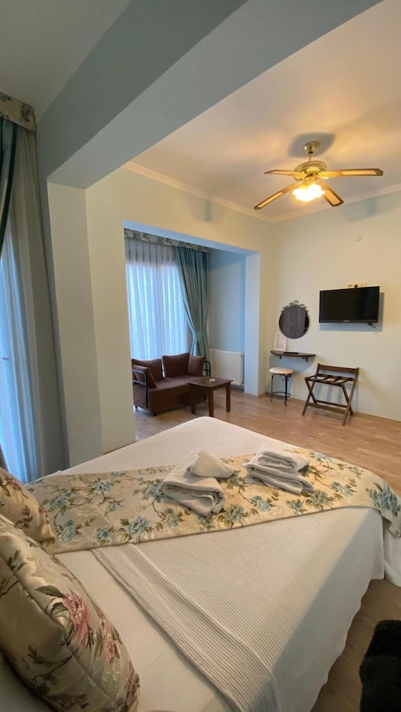 Family Quadruple Room, Multiple Beds photo 1