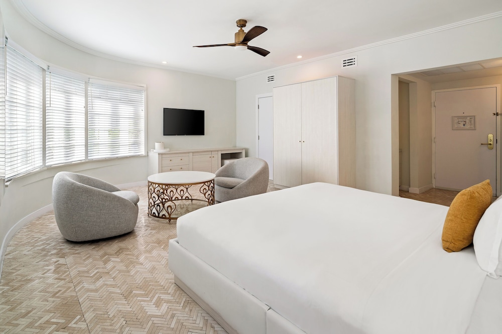 Junior Suite, 1 King Bed - Photo 4
