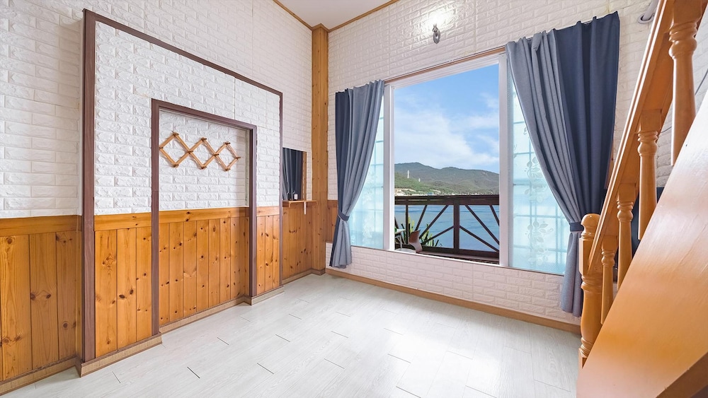 Basic Room, 1 Bedroom (202(Oceanview)) - Photo 8