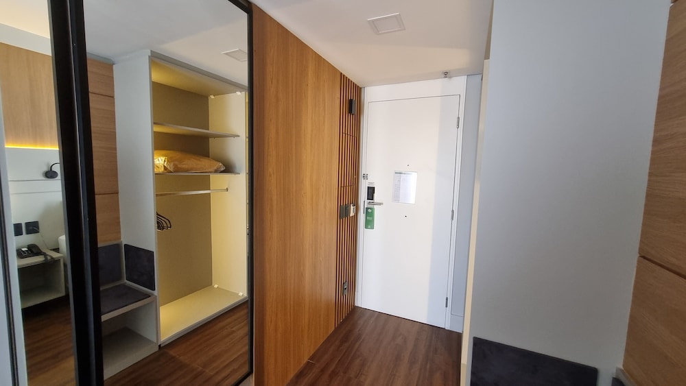 Deluxe Double Room, 1 Queen Bed, Accessible - Photo 4