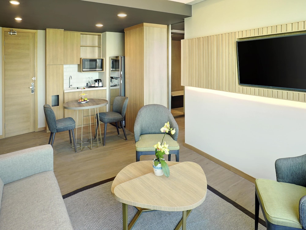 Executive Suite, 1 King Bed with Sofa bed - Photo 3