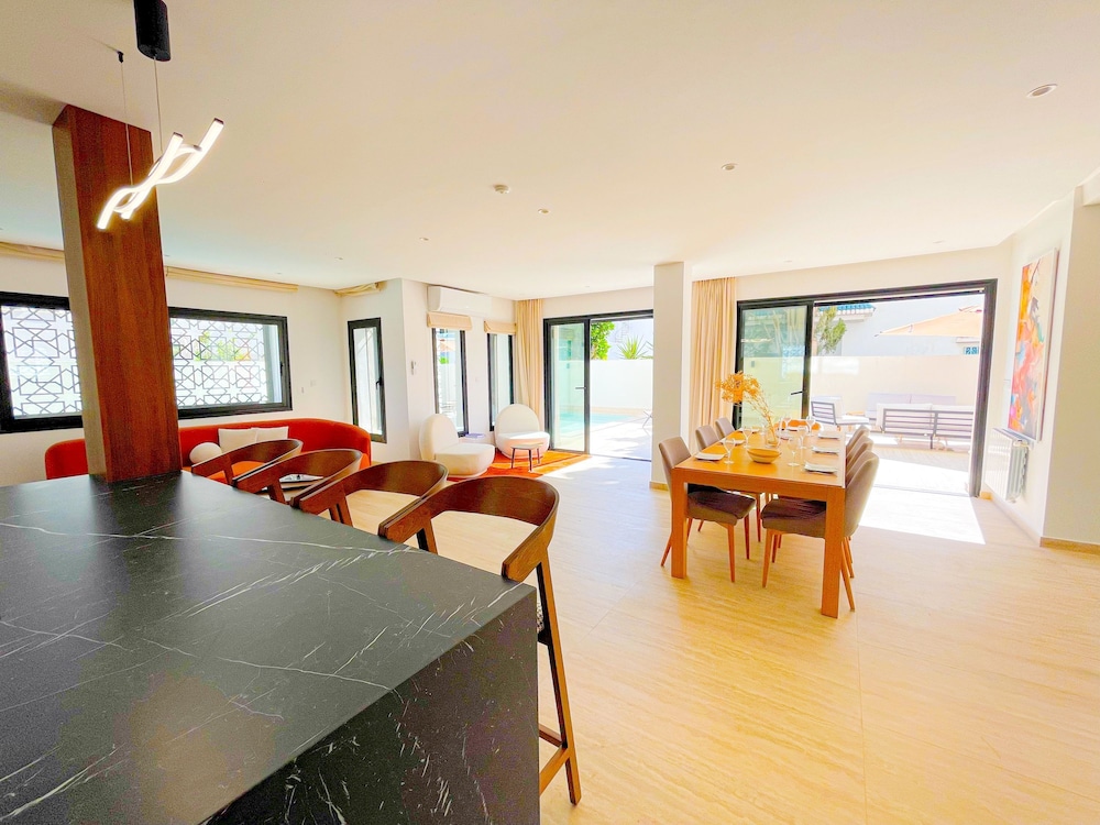 Villa photo 2