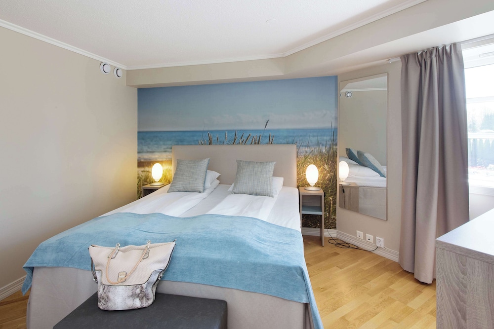 Suite (Master) - Photo 1
