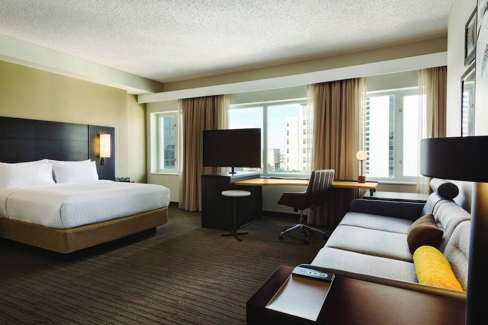 Room, 1 Queen Bed with Sofa bed, City View - Photo 2