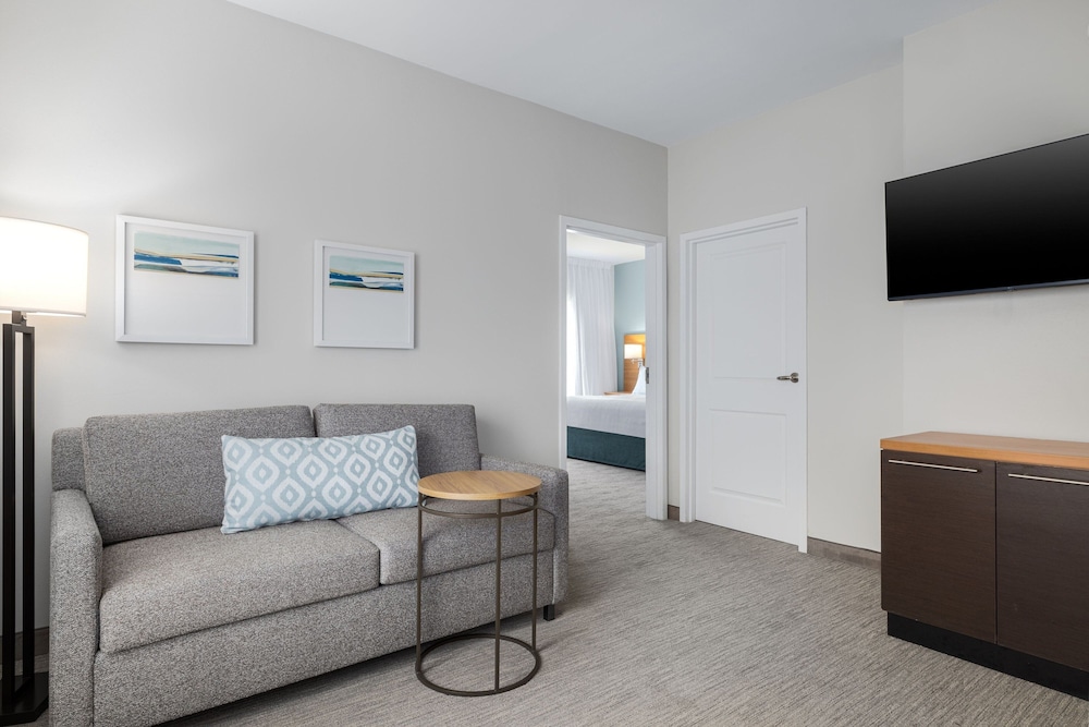 Suite, 1 Bedroom (Mobility/Hearing Access, Roll-In Shwr) photo 3