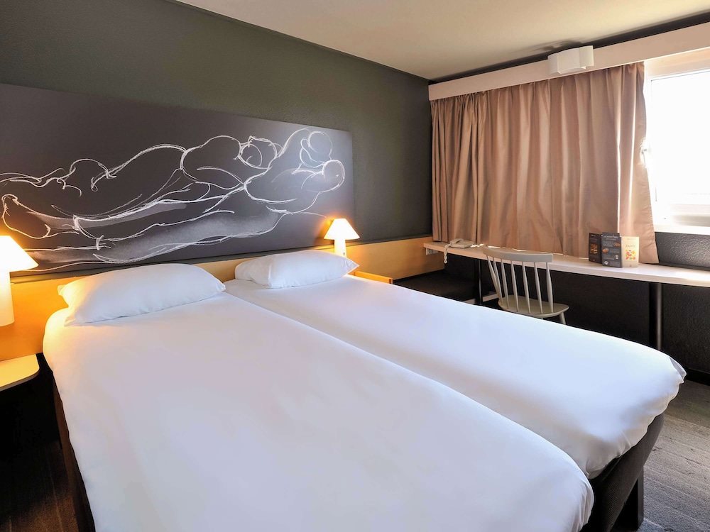 Standard Twin Room, 2 Twin Beds - Photo 1