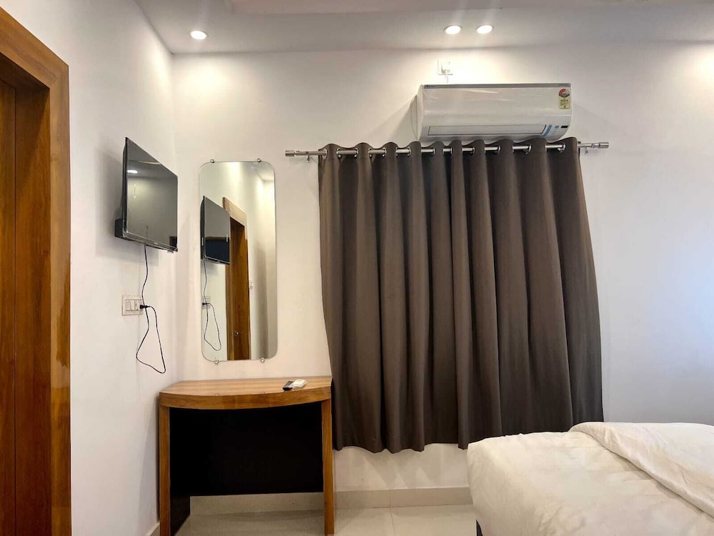 Deluxe Double Room, 1 King Bed photo 2