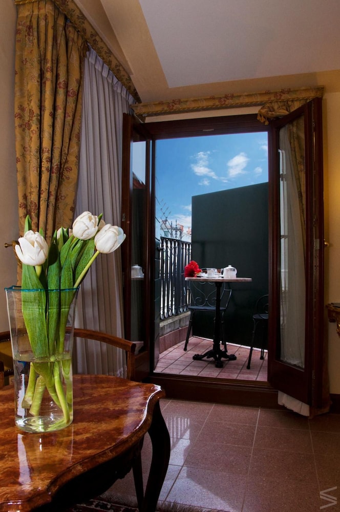 Grand Double Room, Canal View photo 1