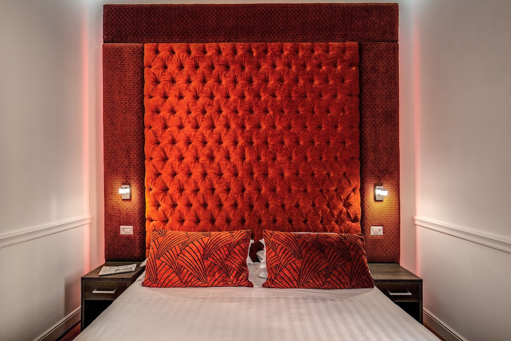 Deluxe Double or Twin Room photo 2